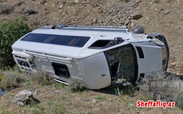 Ağdam-Füzuli yolunda mikroavtobus aşıb, 20 nəfər xəsarət alıb