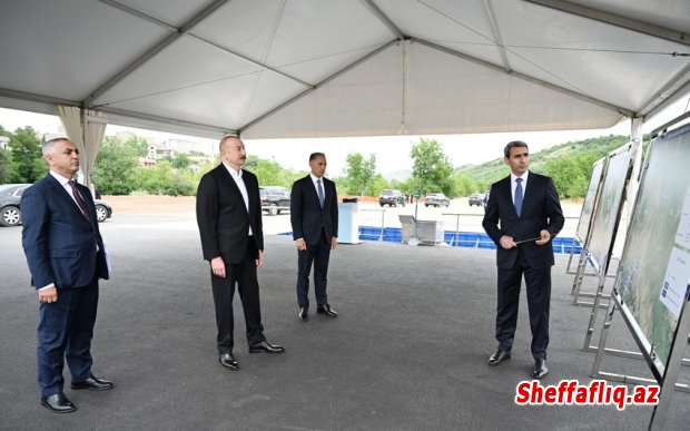 İlham Əliyev Xankəndi Dəmir Yolu və Avtovağzal Kompleksinin təməlini qoyub İlham Əliyev Xankəndi Dəmir Yolu və Avtovağzal Kompleksinin təməlini qoyub