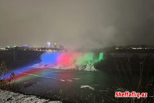 Niaqara şəlaləsi Azərbaycan bayrağının rəngləri ilə işıqlandırılıb Niaqara şəlaləsi Azərbaycan bayrağının rəngləri ilə işıqlandırılıb