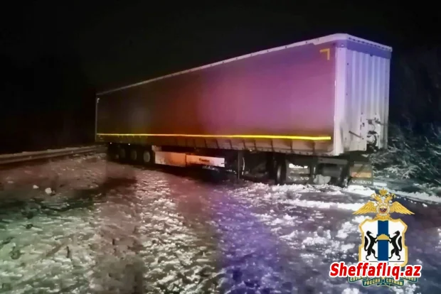 Rusiyada minik və yük avtomobilləri toqquşub, altı nəfər ölüb