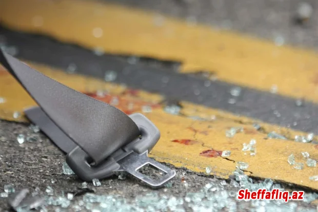 Salyanda avtomobil maneəyə çırpılıb, xəsarət alanlar var