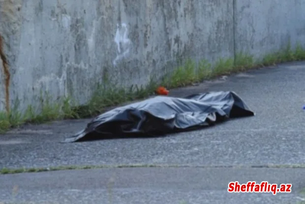 Bakıda kişi evinin damından yıxılaraq ölüb.