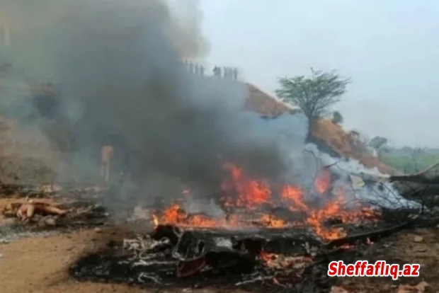 Hindistanda təyyarə qəzaya uğrayıb, beş nəfər ölüb