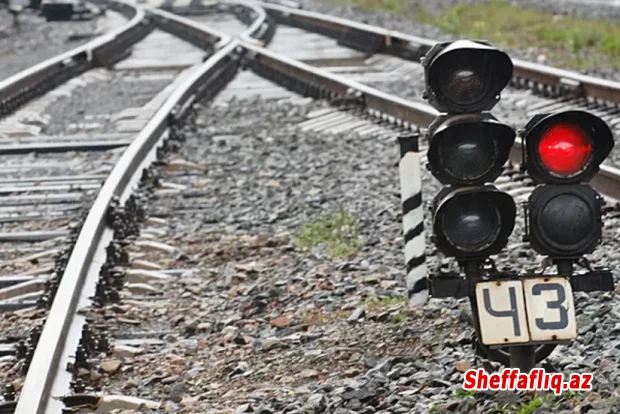 Rusiyada yük qatarının 40-a yaxın vaqonu relsdən çıxıb