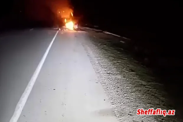 Salyan rayonunda yanan avtomobili söndürmək istəyən iki nəfəri maşın vurub, biri ölüb, digəri xəsarət alıb.