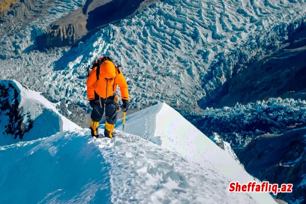 Nepal həvəskar alpinistlərə Everestə çıxmağı qadağan edəcək