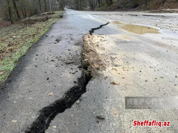 Lənkəranda torpaq sürüşməsi olub, 7 kəndi şəhərlə birləşdirən yol dağılıb