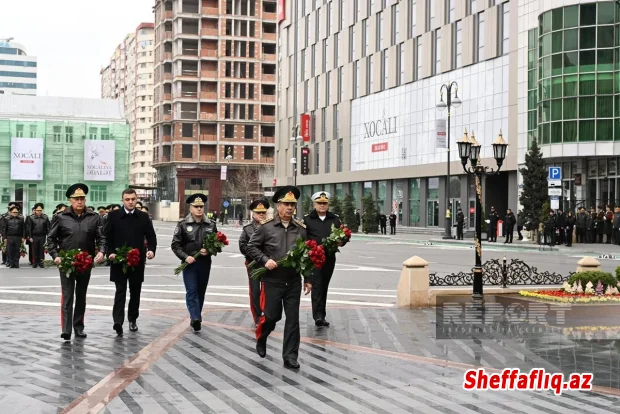 Müdafiə Nazirliyinin rəhbər heyəti Xocalı soyqırımı abidəsini ziyarət edib