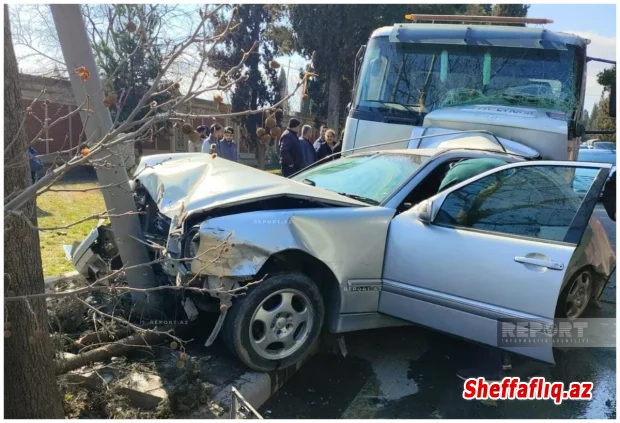 Gəncədə yük maşını iki avtomobillə toqquşub