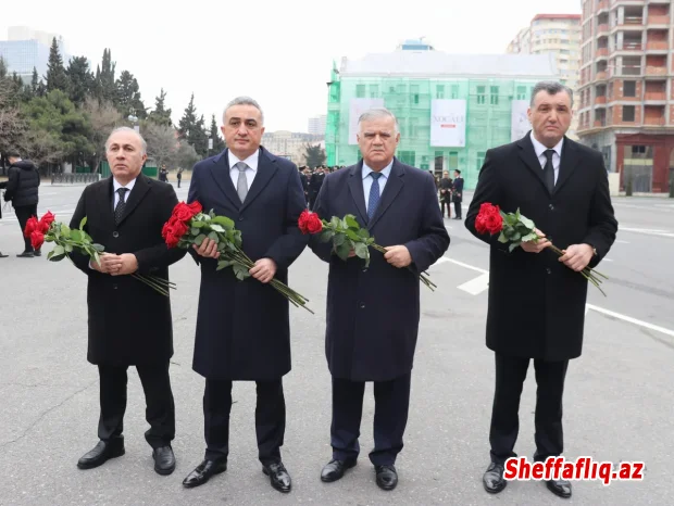 Vəkillər Kollegiyasının rəhbərliyi Xocalı soyqırımı abidəsini ziyarət edib