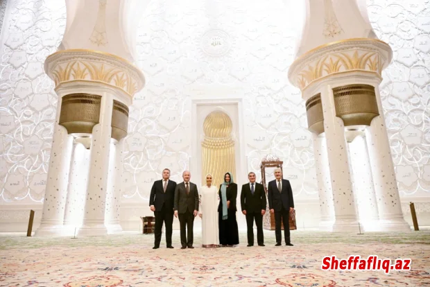Leyla Əliyeva Əbu-Dabidə Şeyx Zayed məscidini ziyarət edib