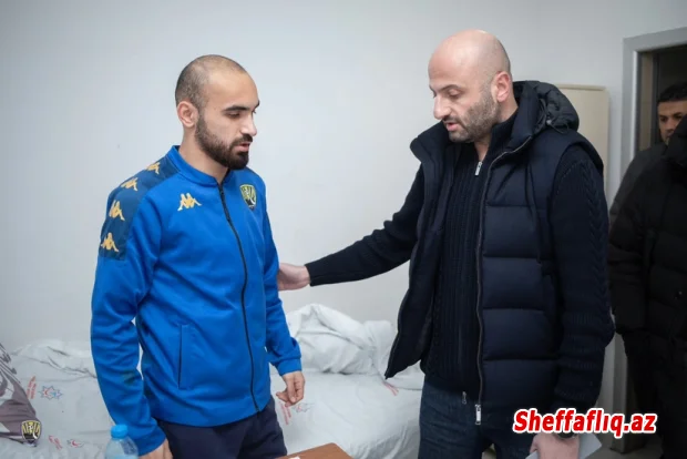 "Kəpəz"in rəsmiləri, baş məşqçisi və kapitanı Veysəl Rzayevin səhhəti ilə maraqlanıblar "Kəpəz"in rəsmiləri, baş məşqçisi və kapitanı Veysəl Rzayevin səhhəti ilə maraqlanıblar