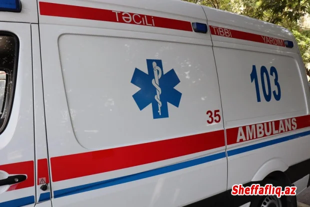 Bakıda kişi küləyin aşırdığı hasarın altında qalaraq ölüb