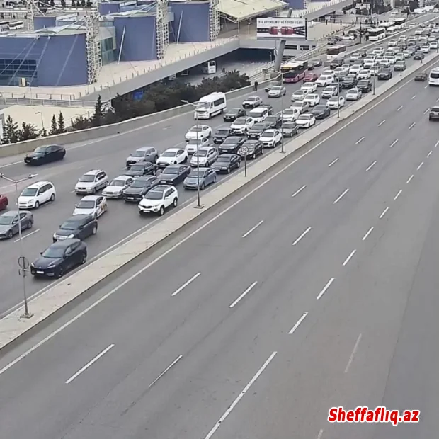 Bakının bir sıra yollarında tıxac yaranıb