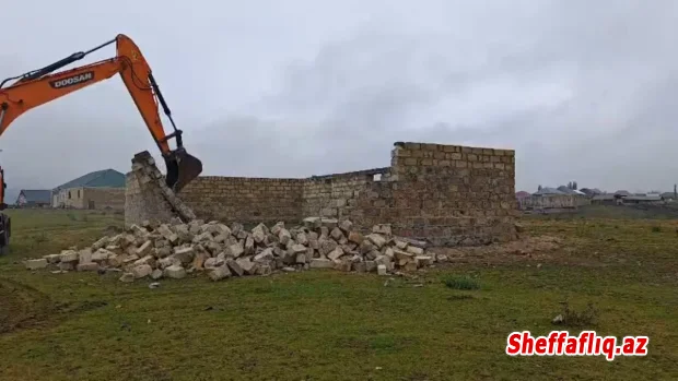 Gəncə və Göygöldə qanunsuz tikililər sökülüb