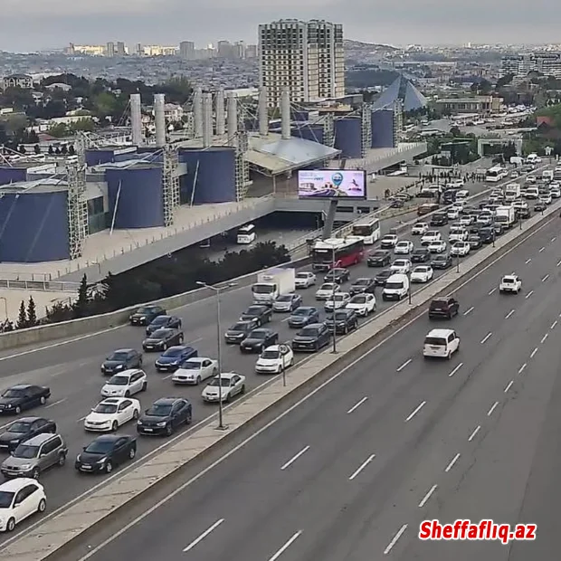 Bakıda 8 istiqamətdə tıxac müşahidə olunur