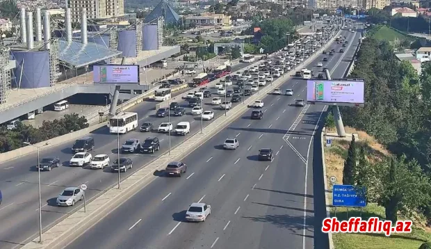 Bakının bir sıra yollarında nəqliyyatın sıxlığı yaranıb Bakının bir sıra yollarında nəqliyyatın sıxlığı yaranıb