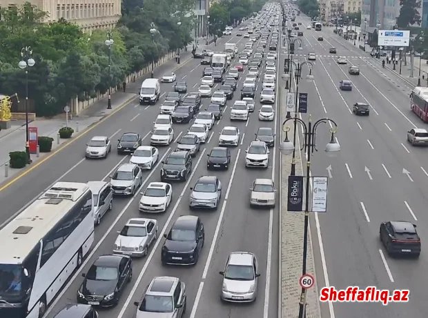 Bakıda nəqliyyatın sıxlığı müşahidə olunan yollar açıqlanıb