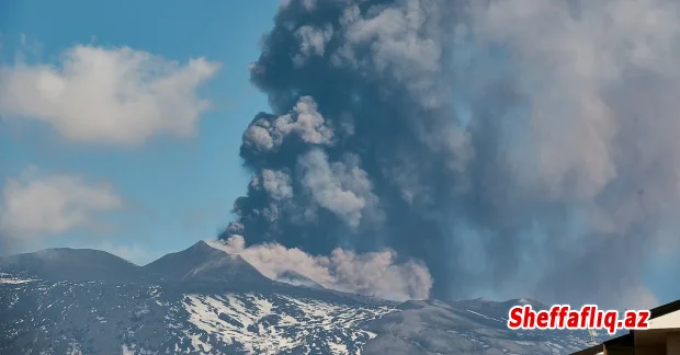 Siciliyadakı Kataniya Beynəlxalq Hava Limanı Etna vulkanının püskürməsi səbəbindən reyslərin qəbulunu dayandırıb. Siciliyadakı Kataniya Beynəlxalq Hava Limanı Etna vulkanının püskürməsi səbəbindən reyslərin qəbulunu dayandırıb.