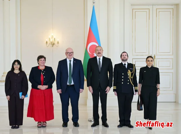İlham Əliyev Böyük Britaniyanın yeni səfirinin etimadnaməsini qəbul edib İlham Əliyev Böyük Britaniyanın yeni səfirinin etimadnaməsini qəbul edib