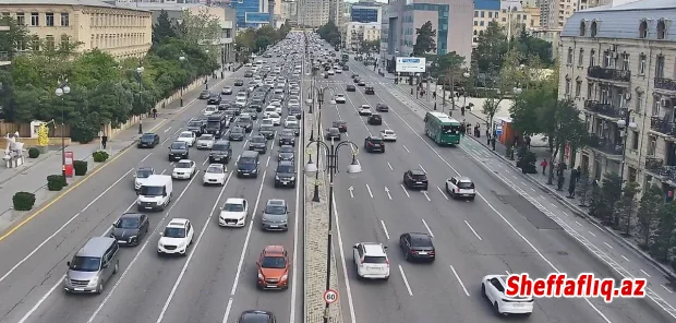 Həftənin ilk günü paytaxtın bir sıra yollarında sıxlıq yaranıb Həftənin ilk günü paytaxtın bir sıra yollarında sıxlıq yaranıb