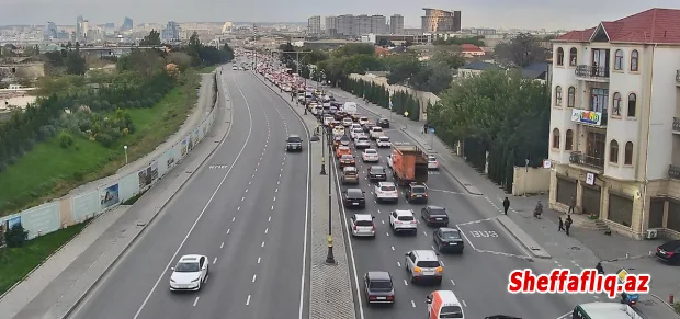 Bakının bir sıra yollarında nəqliyyatın sıxlığı yaranıb