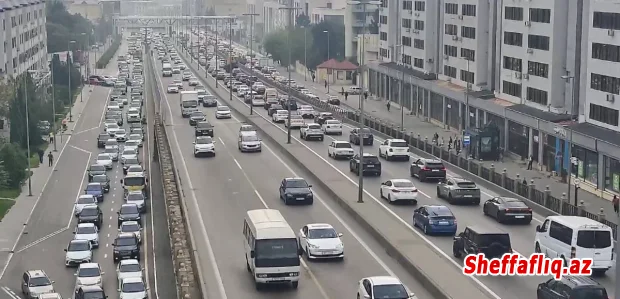 Bakının bəzi yollarında nəqliyyatın sıxlığı yaranıb Bakının bəzi yollarında nəqliyyatın sıxlığı yaranıb